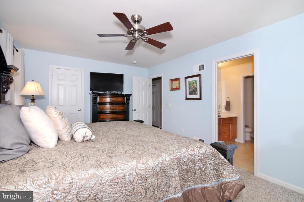 706 BROOKSIDE LANE