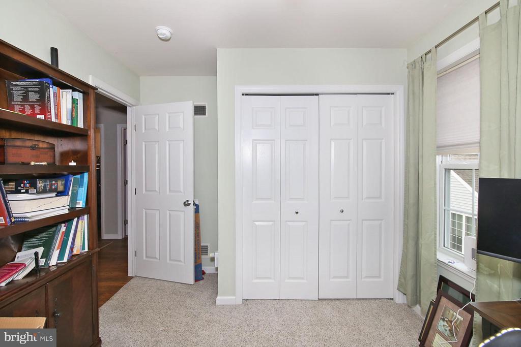 706 BROOKSIDE LANE