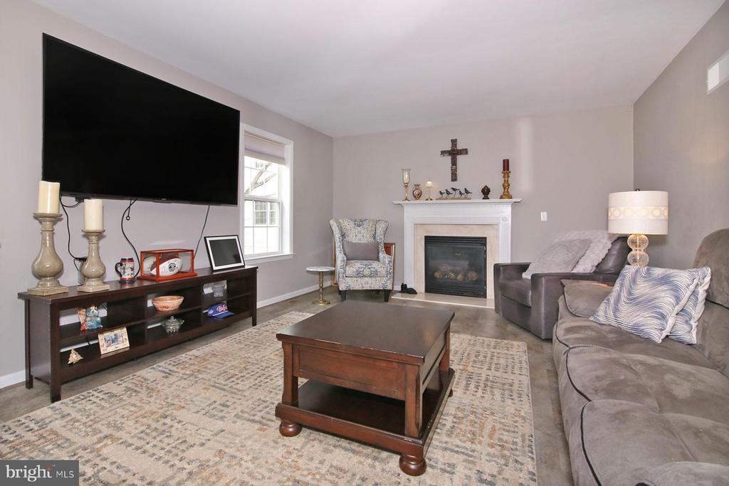 706 BROOKSIDE LANE