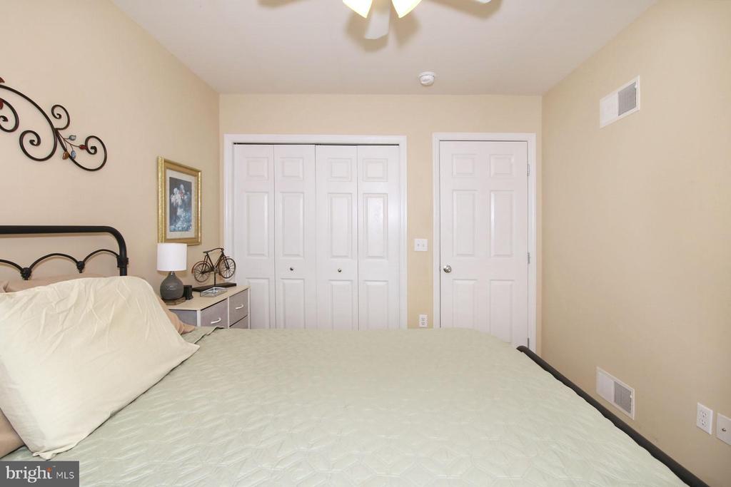 706 BROOKSIDE LANE