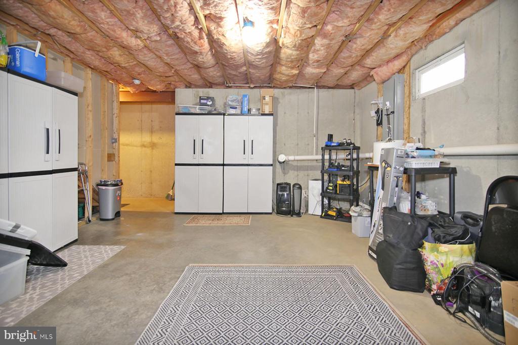 706 BROOKSIDE LANE