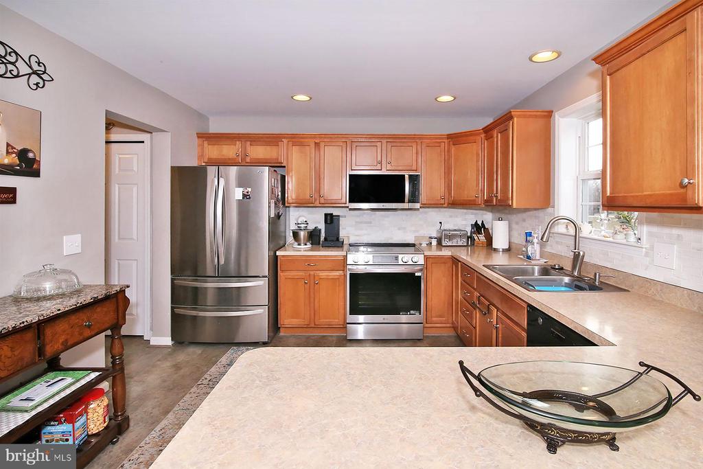 706 BROOKSIDE LANE