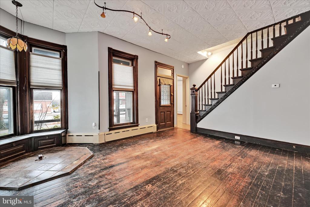 7 E PENN AVENUE