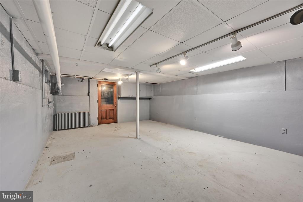 7 E PENN AVENUE