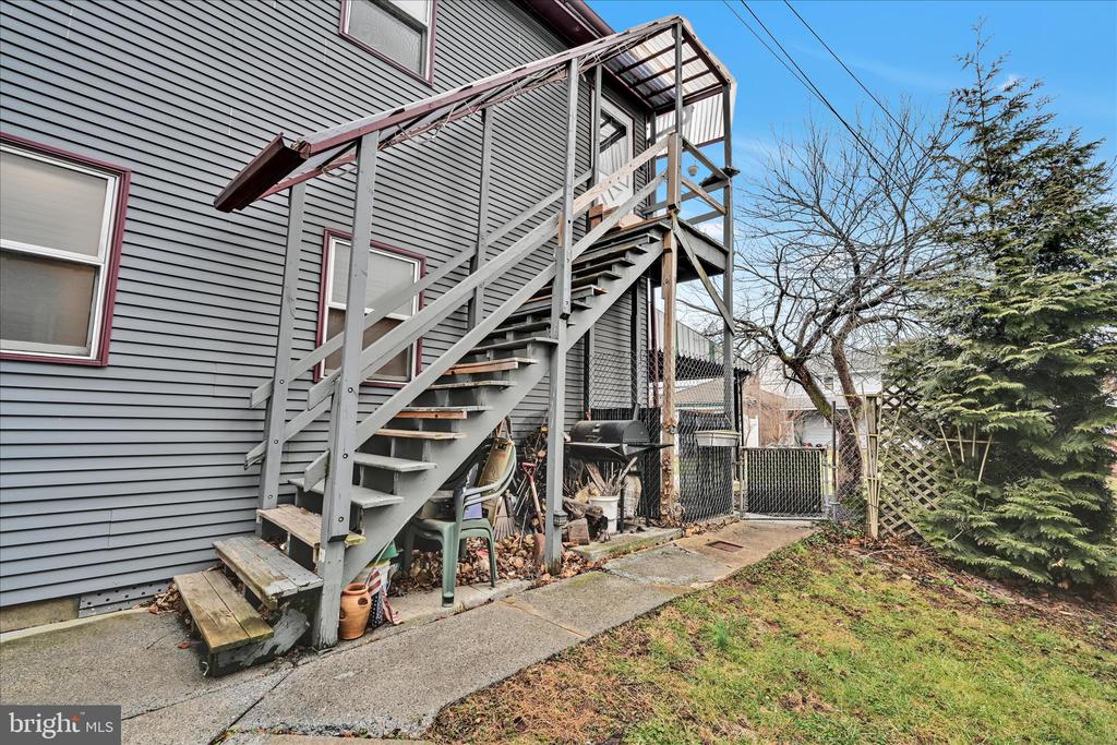 7 E PENN AVENUE