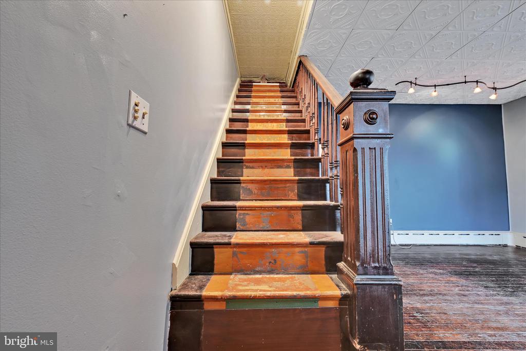 7 E PENN AVENUE