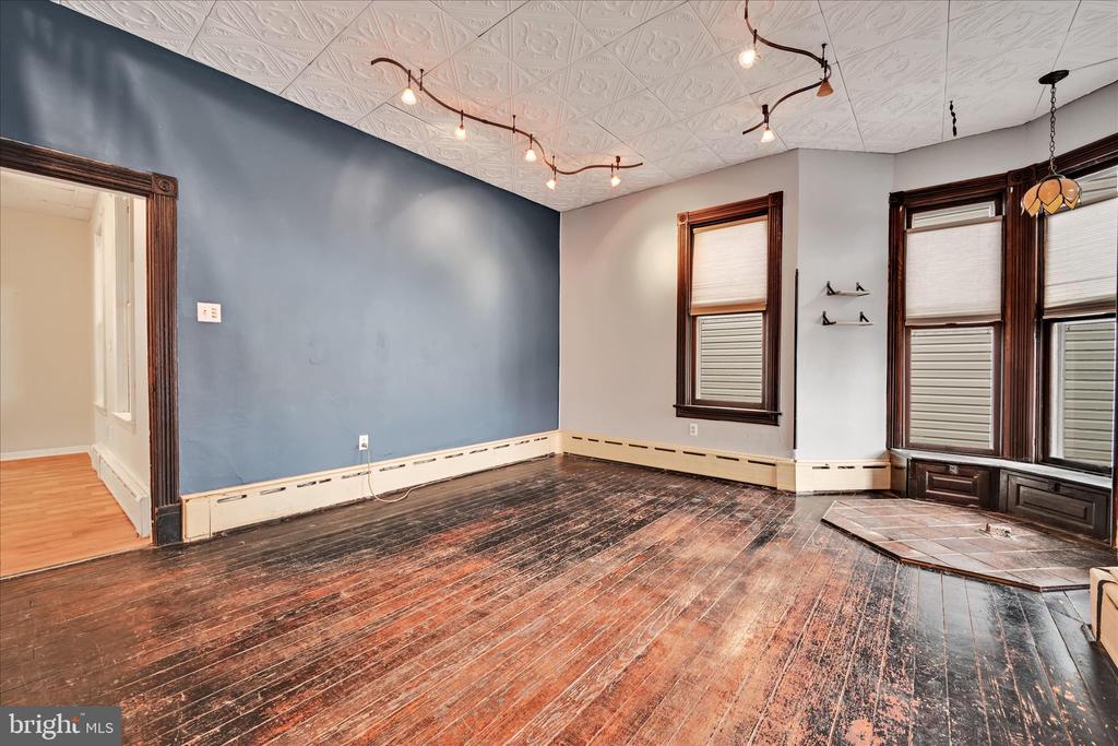 7 E PENN AVENUE