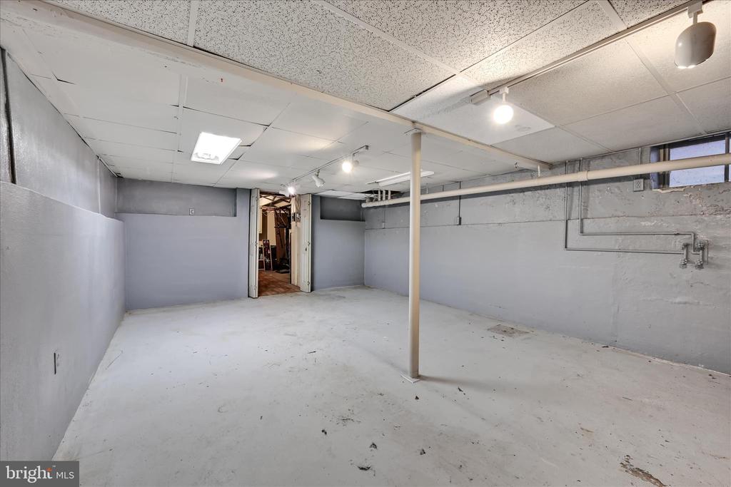 7 E PENN AVENUE