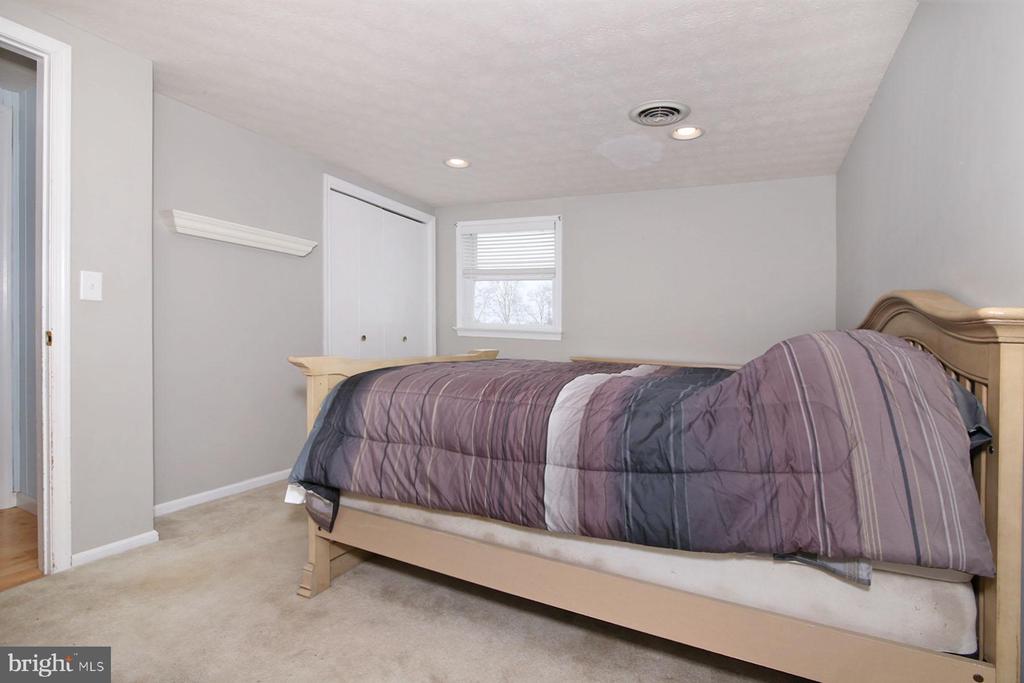 2 N WILLOW STREET