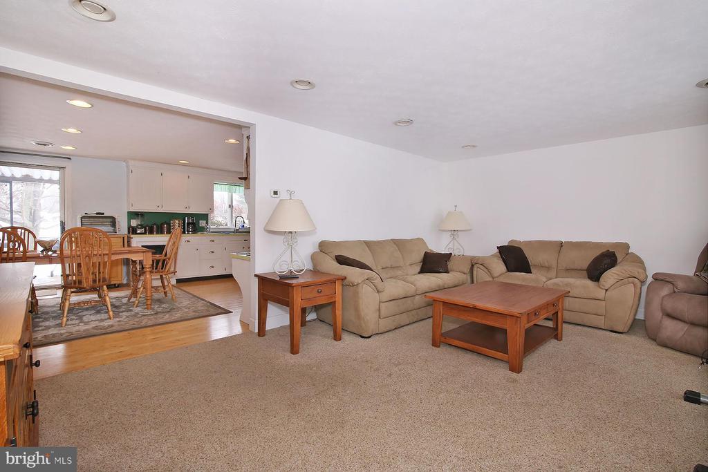 2 N WILLOW STREET