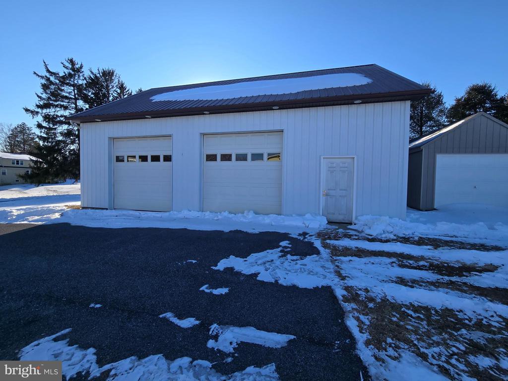 2 N WILLOW STREET
