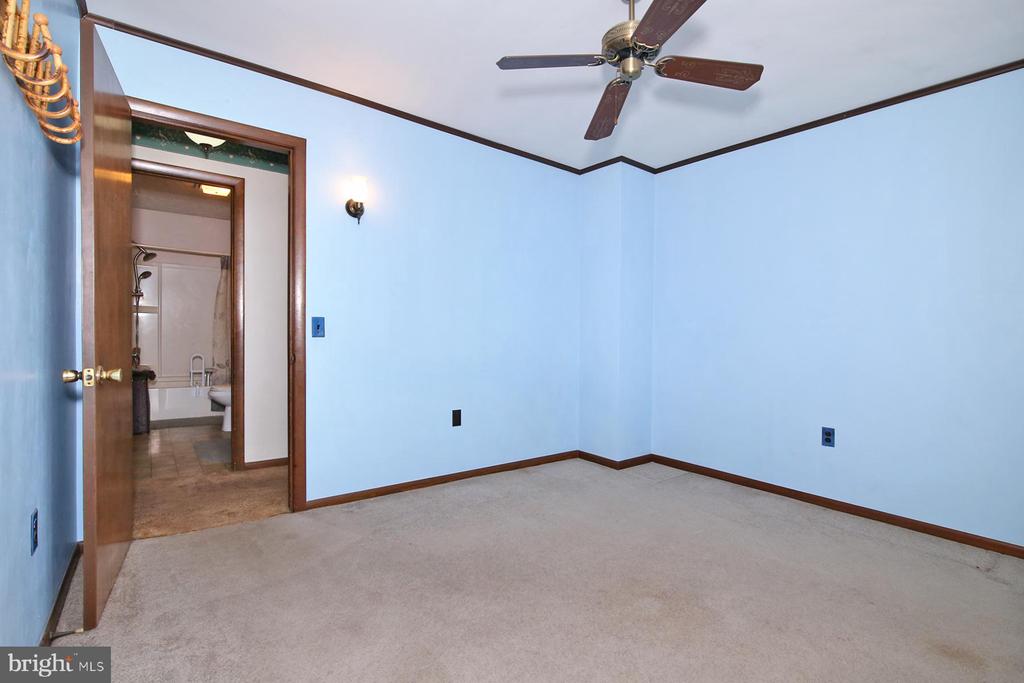 68 EISENHAUER ROAD