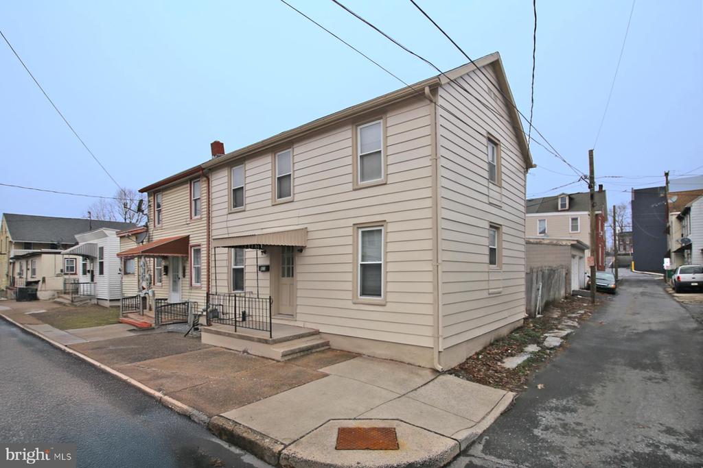 923 GUILFORD STREET