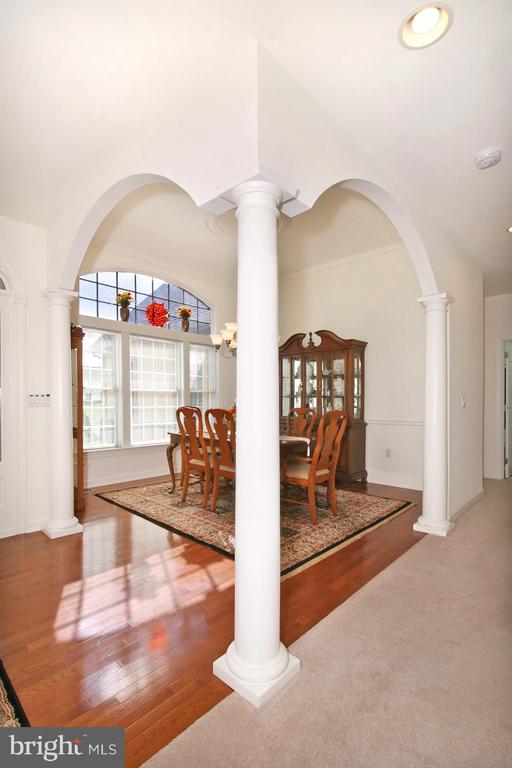 33 STRATHFORD DR L-0026 DRIVE