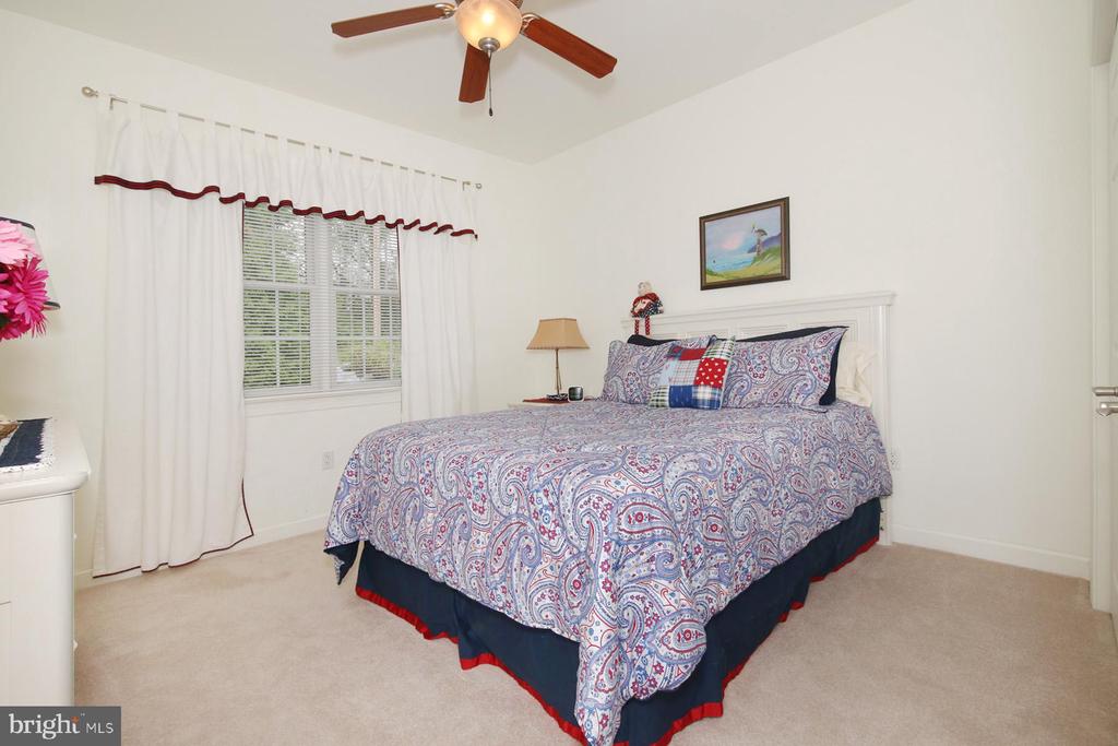 33 STRATHFORD DR L-0026 DRIVE
