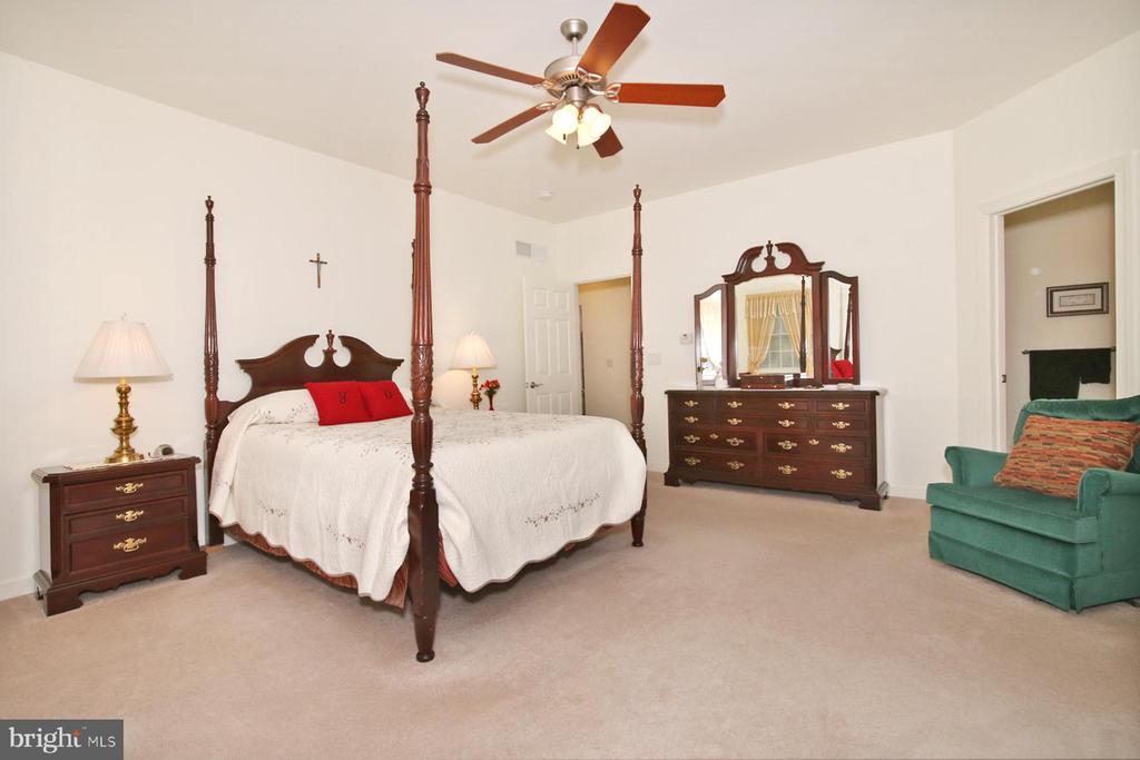 33 STRATHFORD DR L-0026 DRIVE