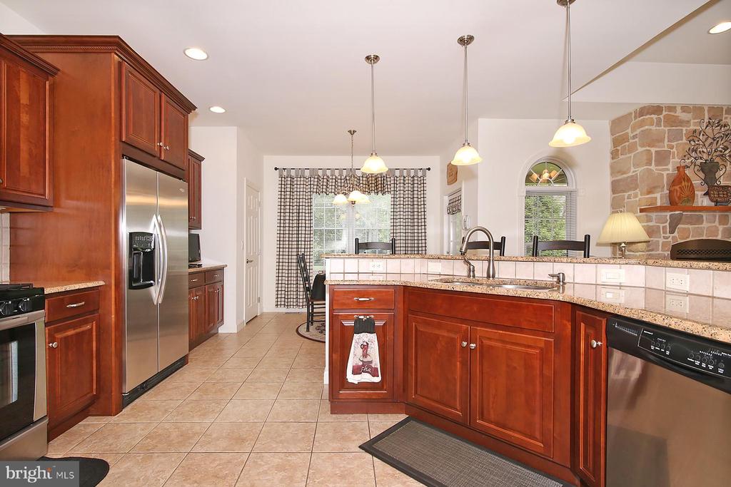 33 STRATHFORD DR L-0026 DRIVE