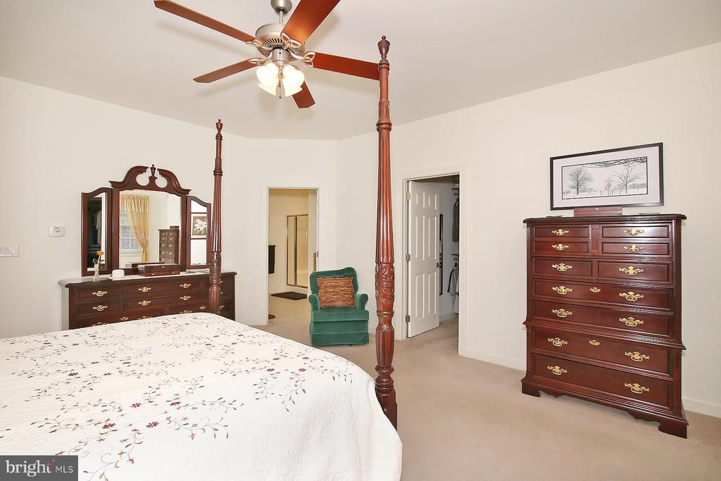 33 STRATHFORD DR L-0026 DRIVE