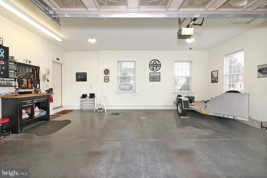 33 STRATHFORD DR L-0026 DRIVE