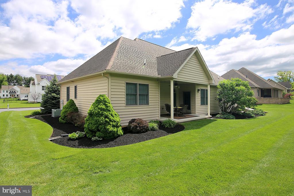 33 STRATHFORD DR L-0026 DRIVE