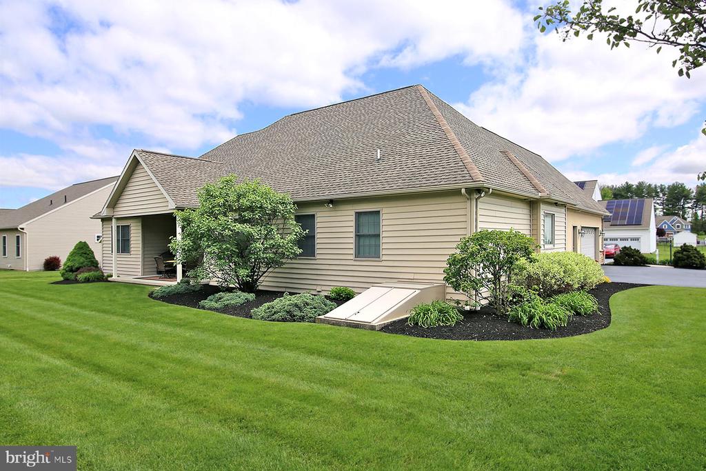 33 STRATHFORD DR L-0026 DRIVE