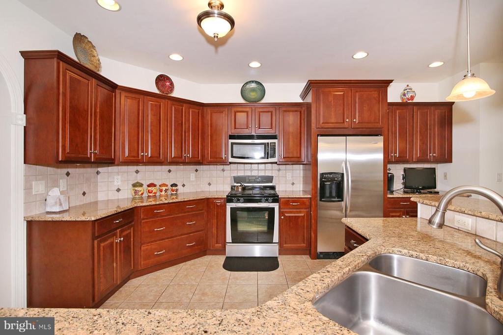 33 STRATHFORD DR L-0026 DRIVE