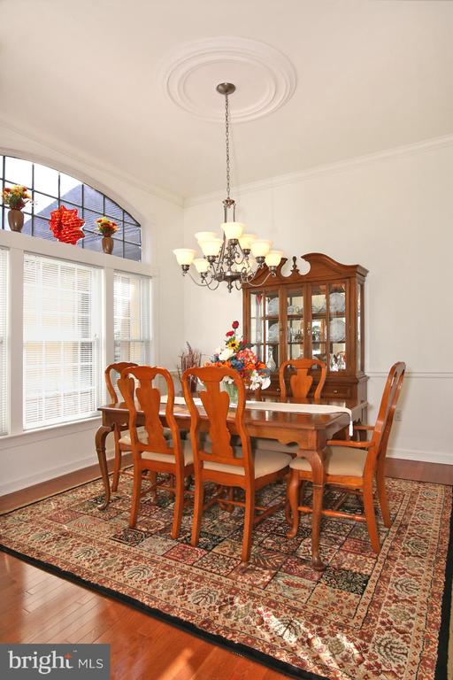 33 STRATHFORD DR L-0026 DRIVE