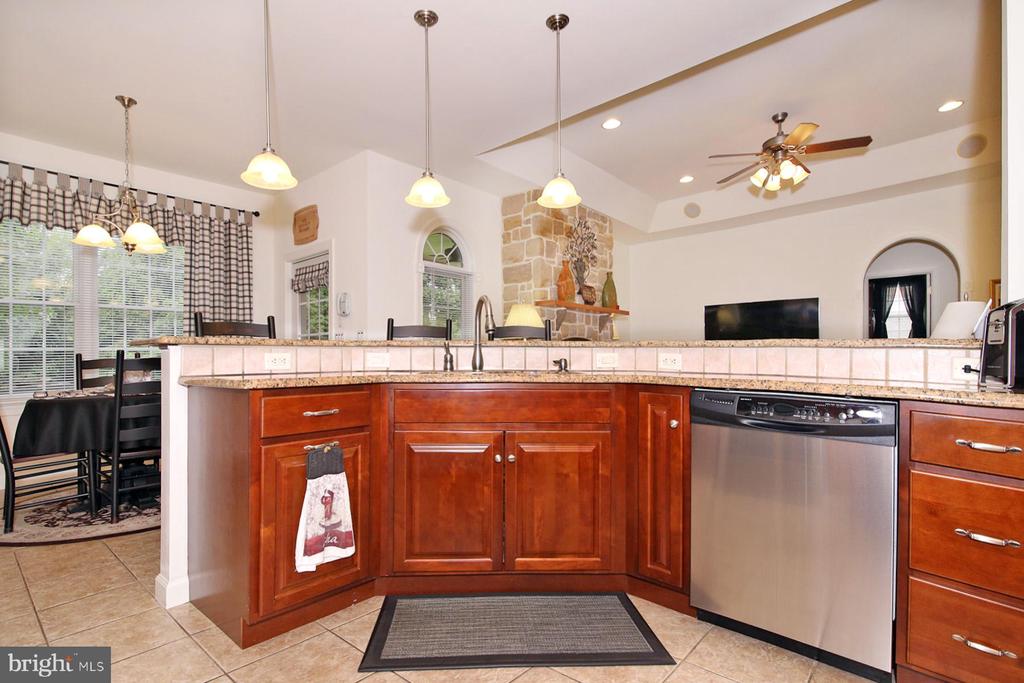 33 STRATHFORD DR L-0026 DRIVE