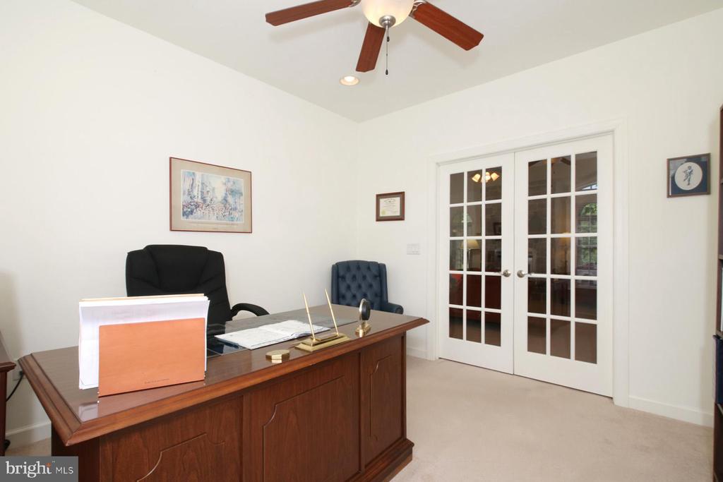 33 STRATHFORD DR L-0026 DRIVE