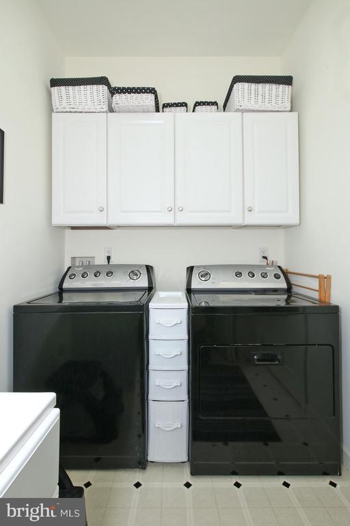 33 STRATHFORD DR L-0026 DRIVE