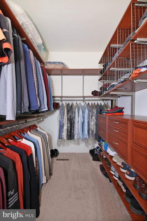 33 STRATHFORD DR L-0026 DRIVE