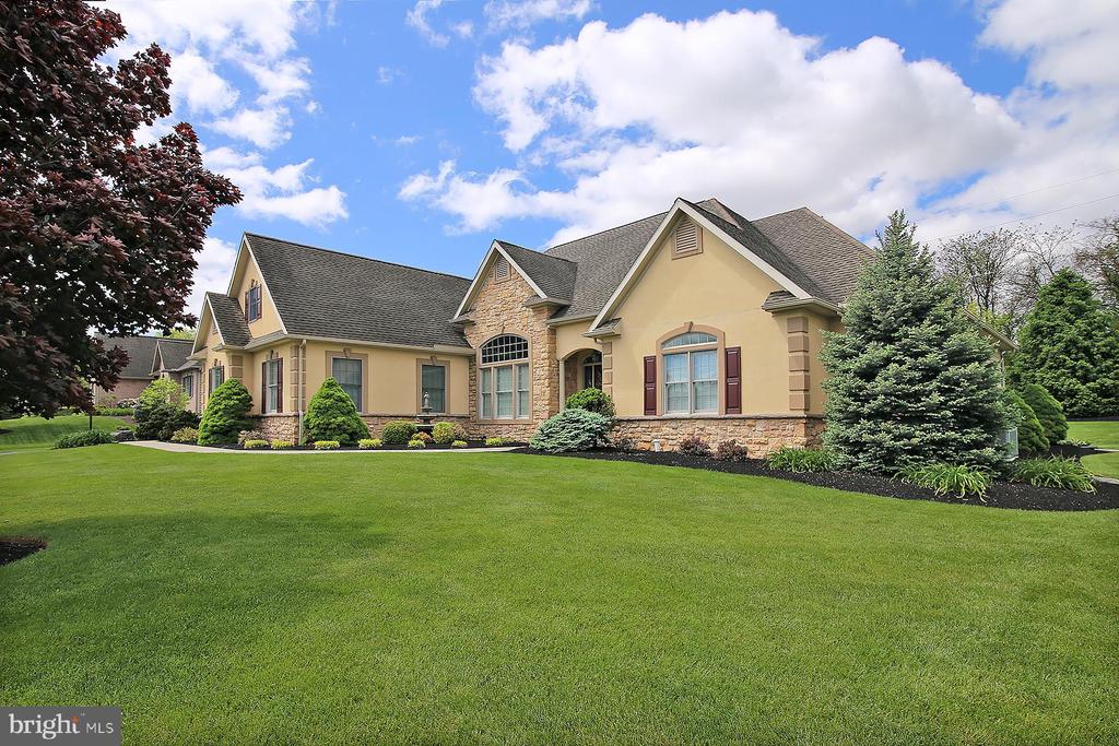 33 STRATHFORD DR L-0026 DRIVE