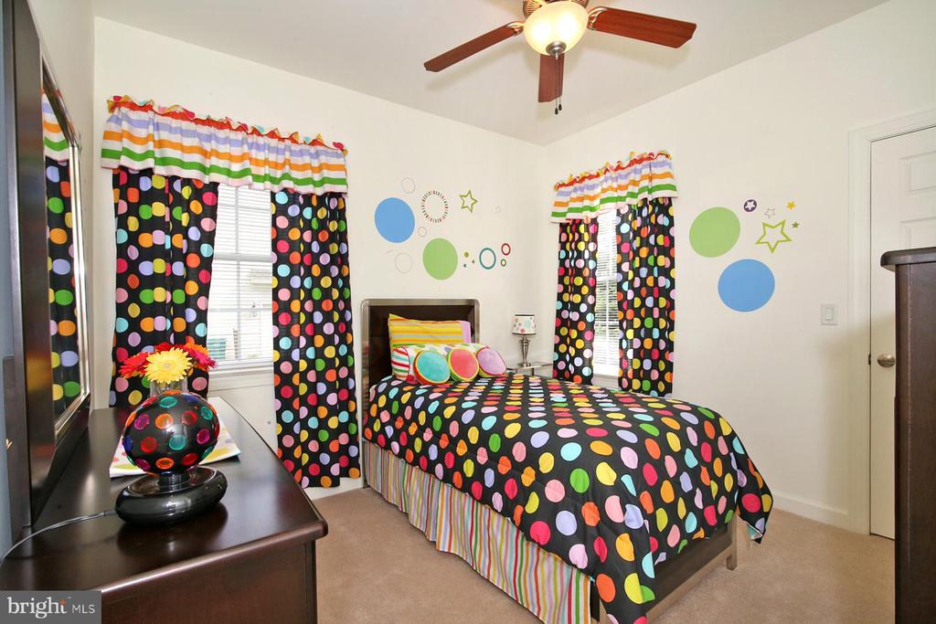 33 STRATHFORD DR L-0026 DRIVE