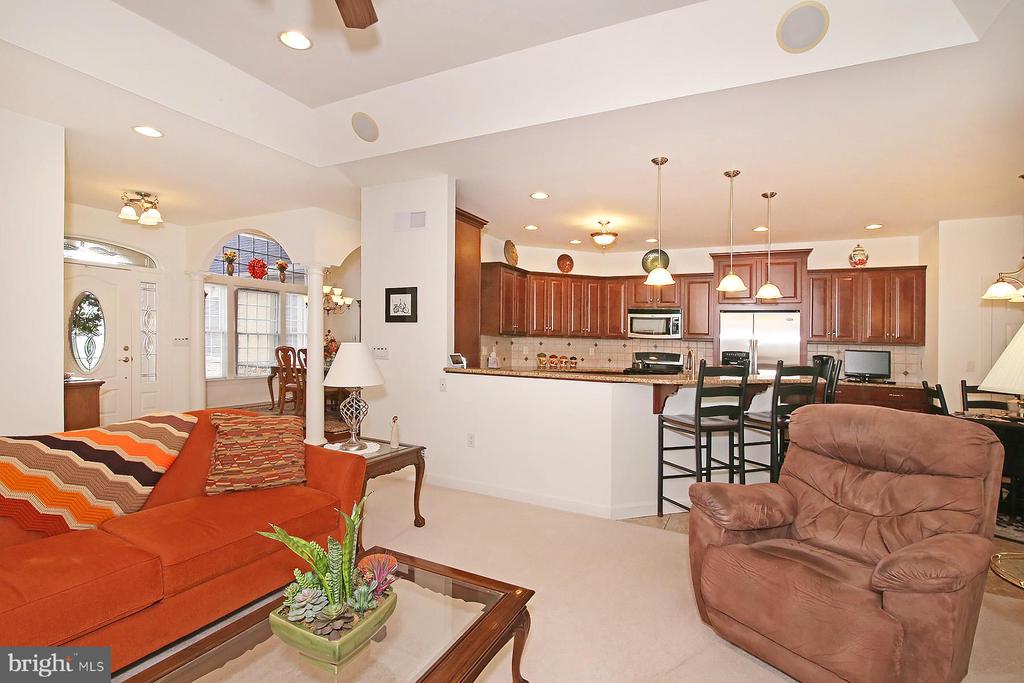 33 STRATHFORD DR L-0026 DRIVE