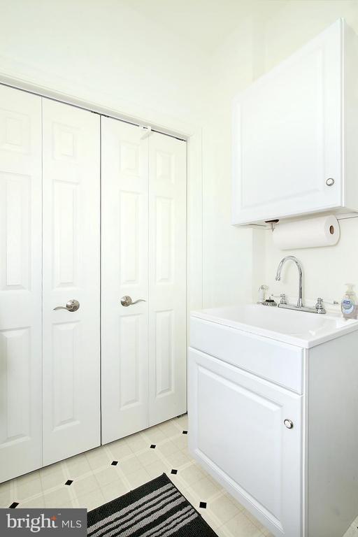 33 STRATHFORD DR L-0026 DRIVE