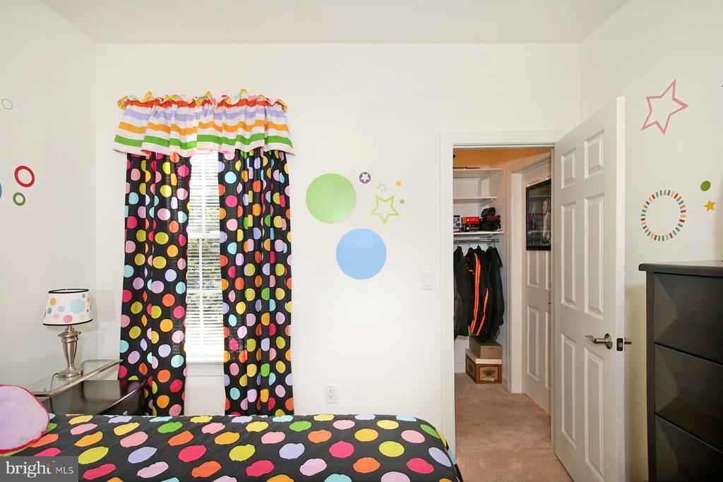 33 STRATHFORD DR L-0026 DRIVE