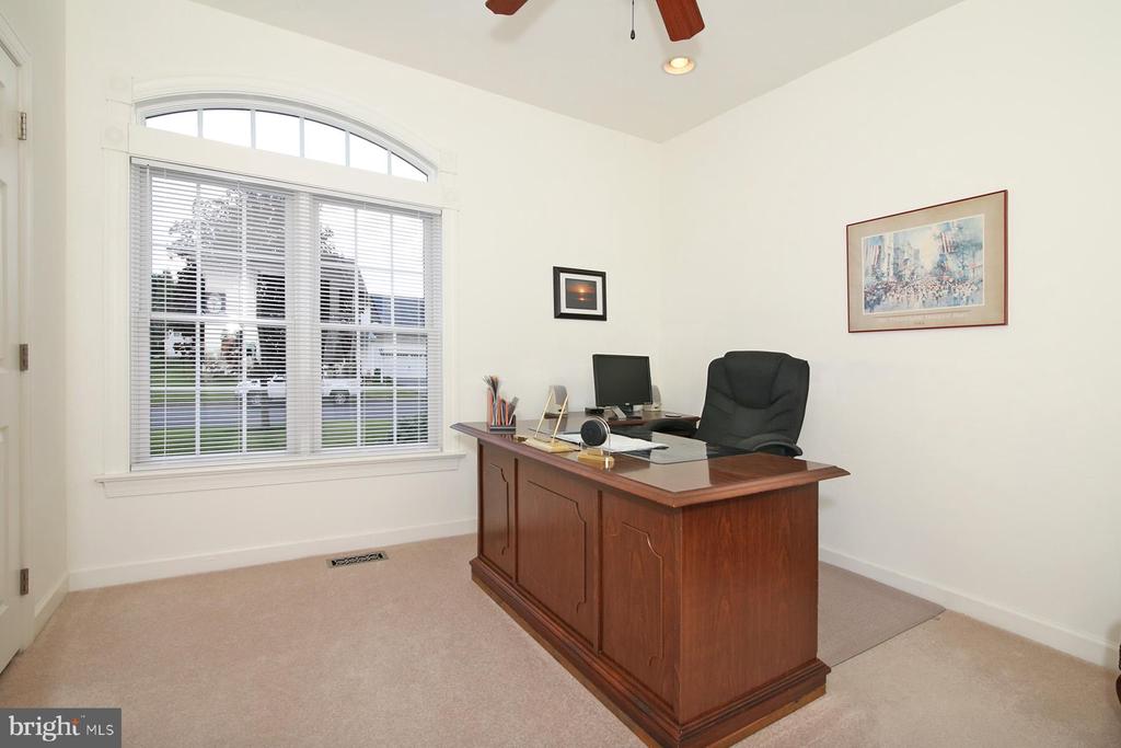 33 STRATHFORD DR L-0026 DRIVE