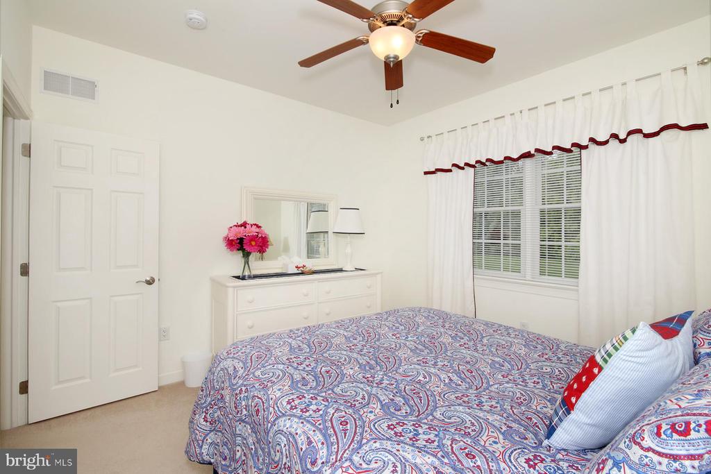 33 STRATHFORD DR L-0026 DRIVE
