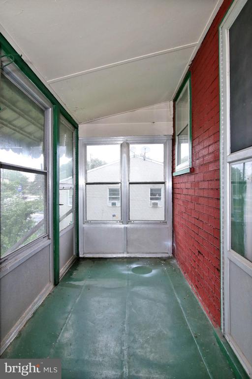 27 N 6TH STREET