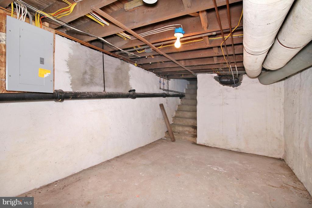 27 N 6TH STREET