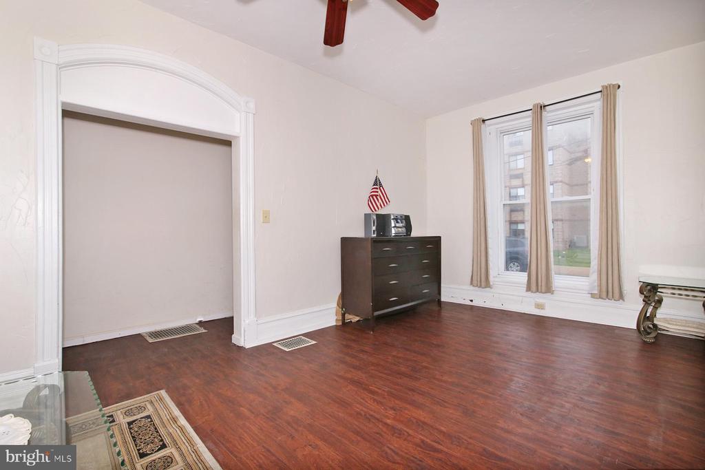 27 N 6TH STREET