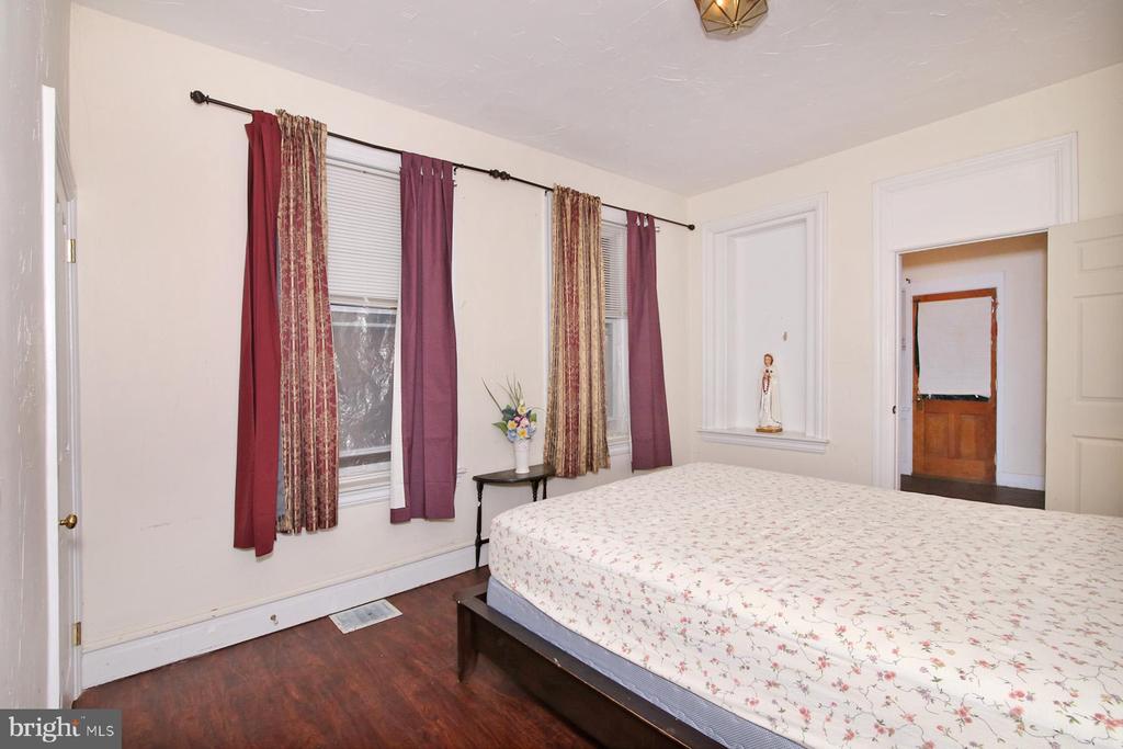27 N 6TH STREET