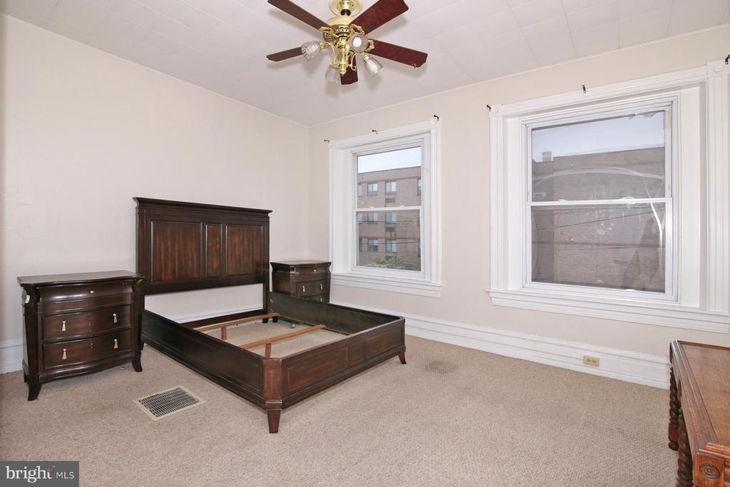 27 N 6TH STREET