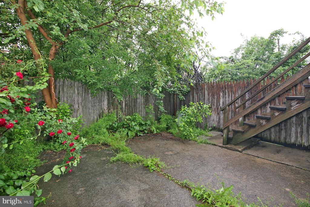 27 N 6TH STREET