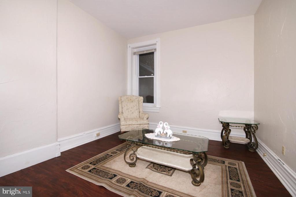 27 N 6TH STREET
