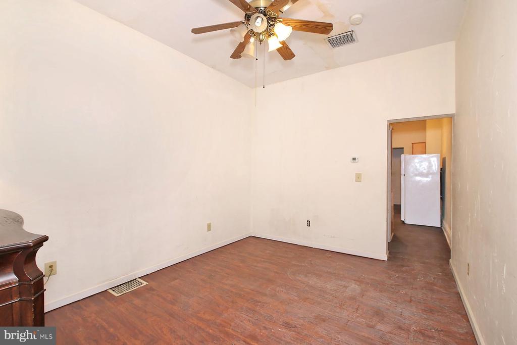 27 N 6TH STREET