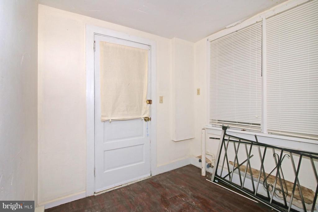 27 N 6TH STREET