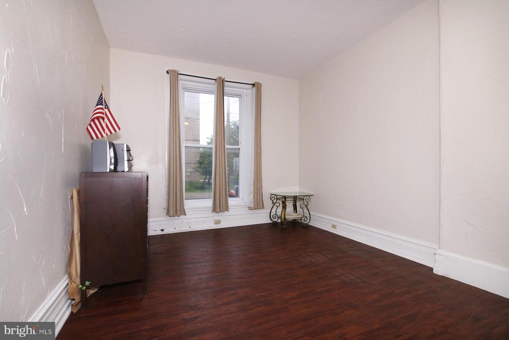 27 N 6TH STREET