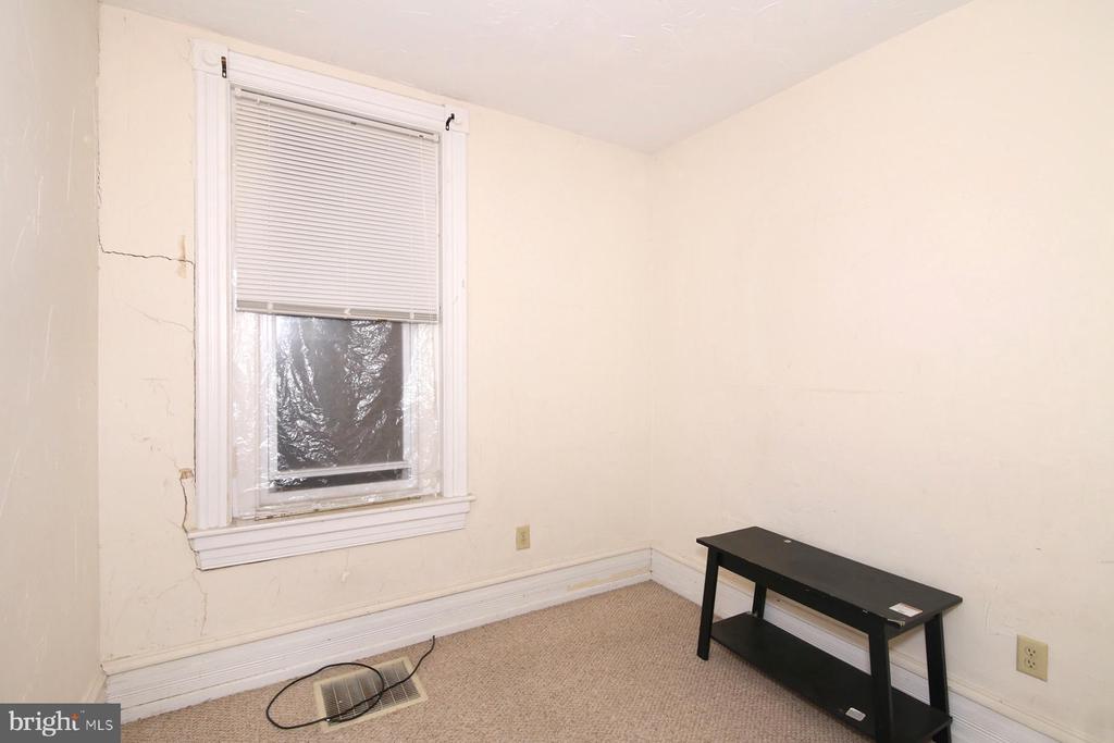27 N 6TH STREET