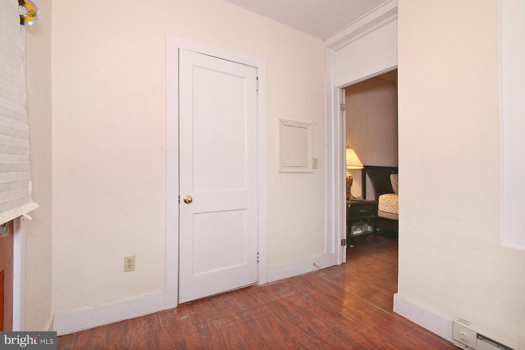 27 N 6TH STREET
